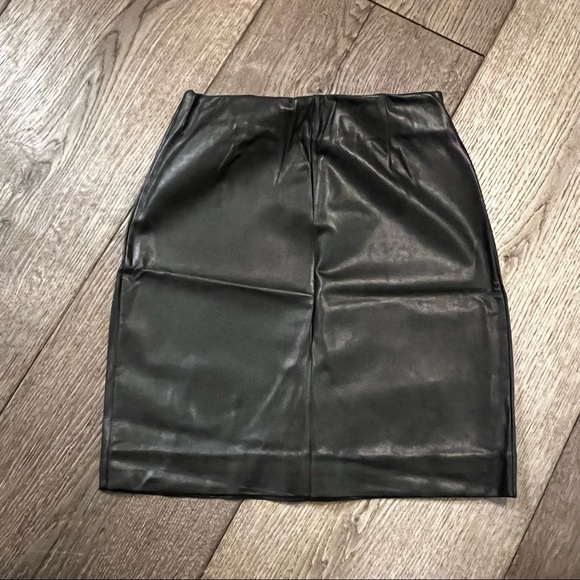 Black Aritzia Talula mini skirt- size xxs - Picture 3 of 3